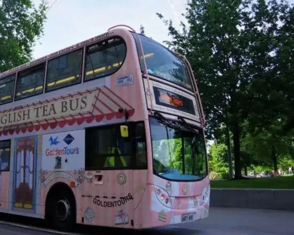 Golden Tours: Afternoon Tea Bus with Panoramic Tour of London