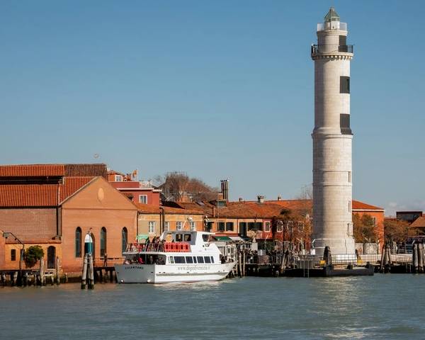 2 Island Tour: Murano and Burano Boat Excursion