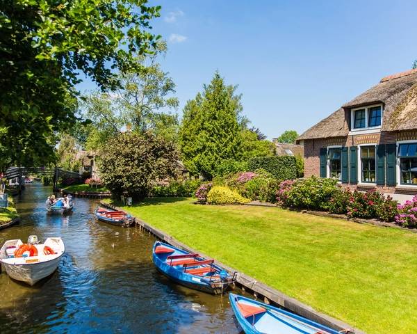 Full Day Tour to Giethoorn & Enclosing Dike (Afsluitdijk)