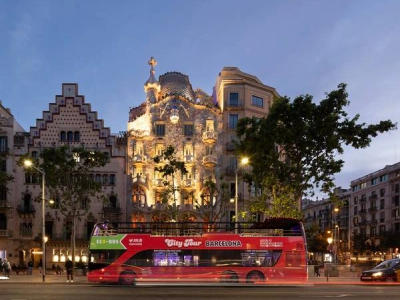 Barcelona Panoramic Bus Night Tour - Main Image