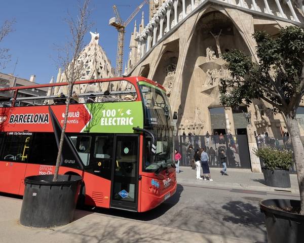 Barcelona City Tour: Hop-On, Hop-Off Bus Tour and Catamaran Cruise - Main Image