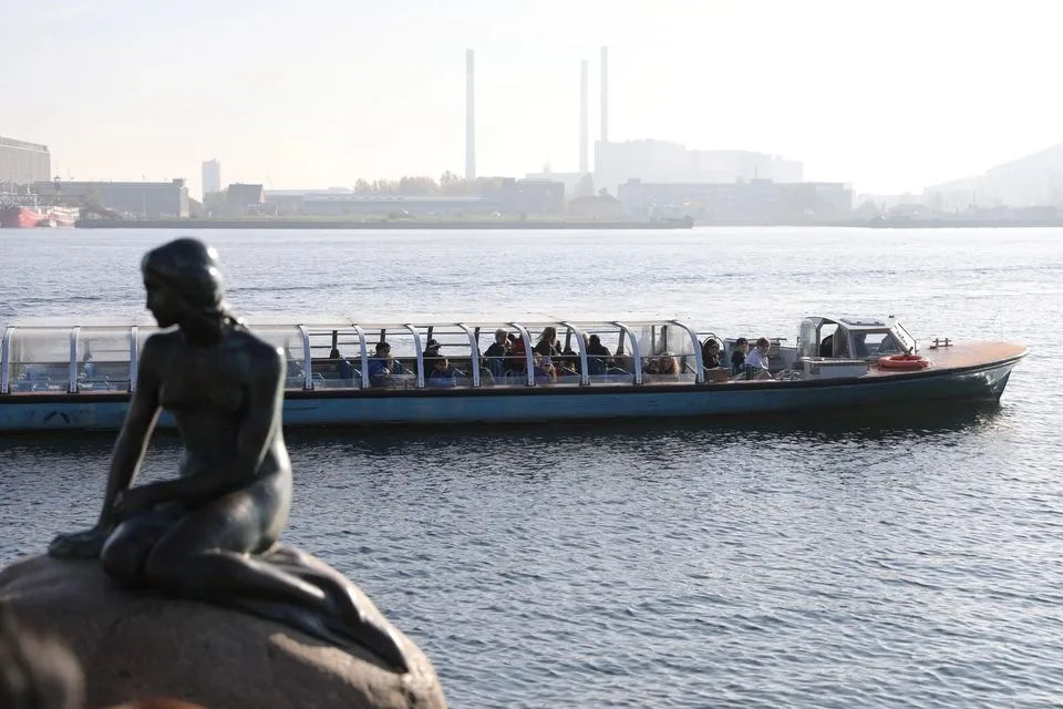 Red Sightseeing: Copenhagen Hop-On, Hop-Off Bus & Boat Tour