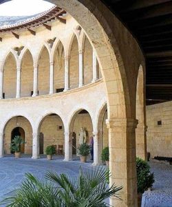 City Sightseeing: Palma de Mallorca Bus with Bellver Castle (Essential)