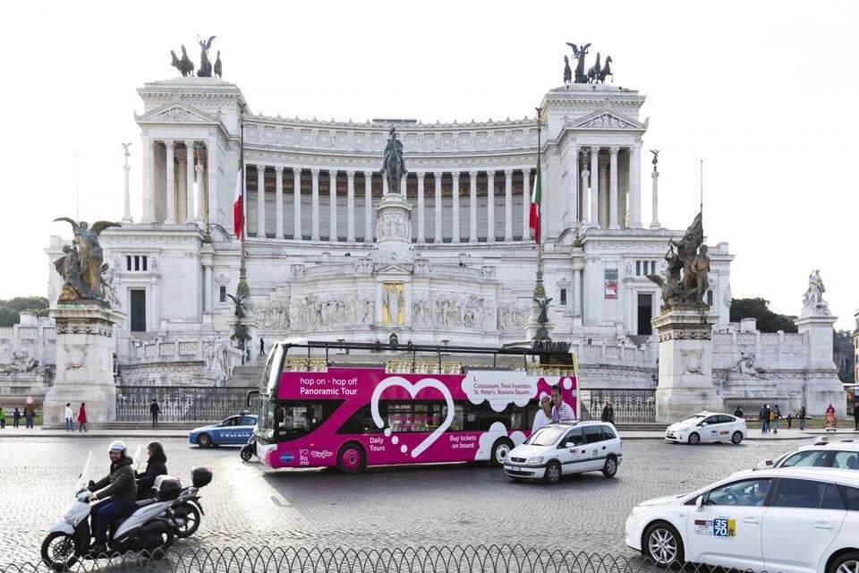 Gray Line Rome: Vatican Museums & Rome Open Bus Combo Pass