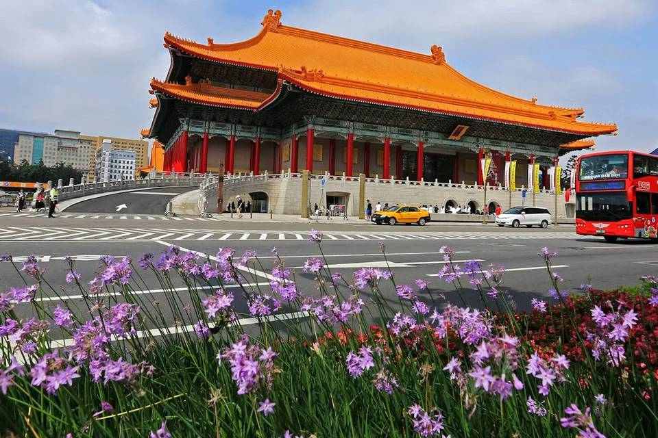 Taipei: Hop-on Hop-off Bus Tour