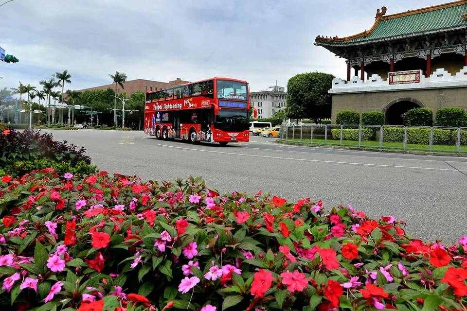 Taipei: Hop-on Hop-off Bus Tour