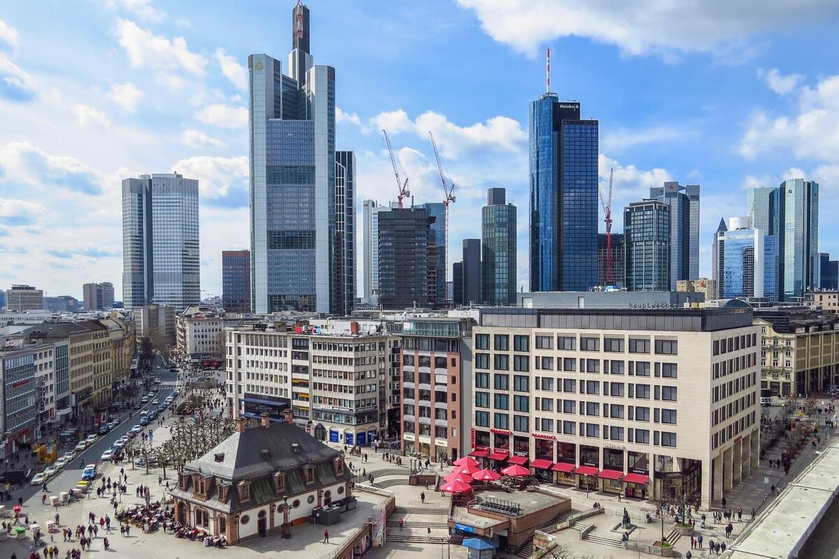 Gray Line Frankfurt hop on hop off Skyline