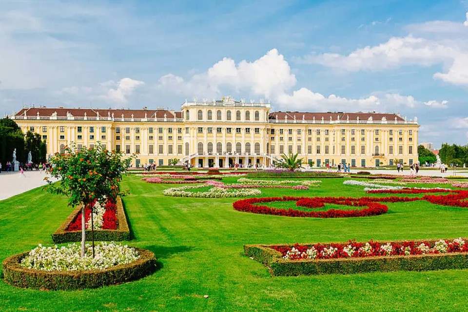 Vienna City Tour with Entrance to the Schonbrunn Palace- Skip the Line