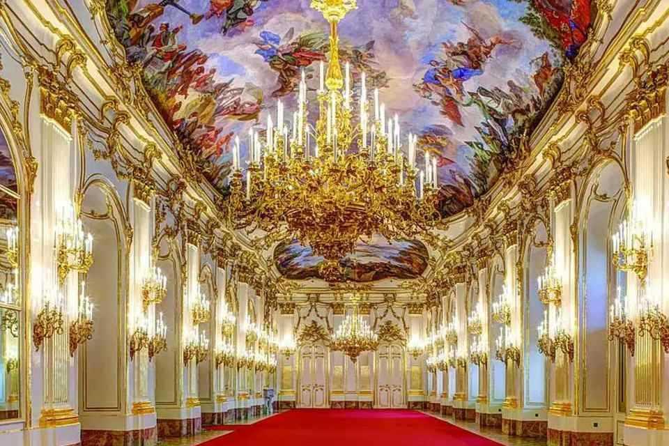 Vienna Sightseeing Schonbrunn & City Tour