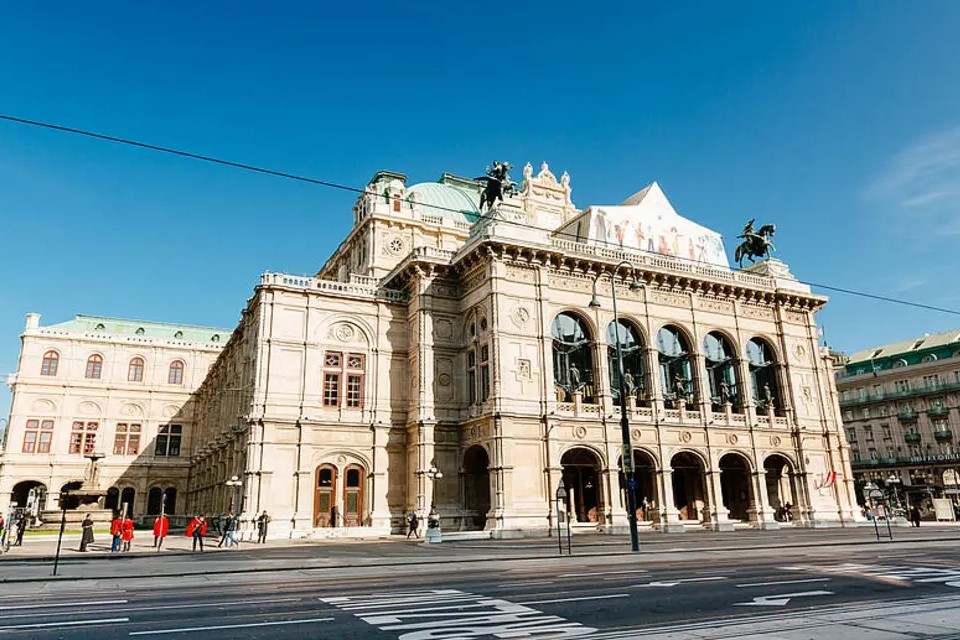 Vienna Sightseeing Schonbrunn & City Tour