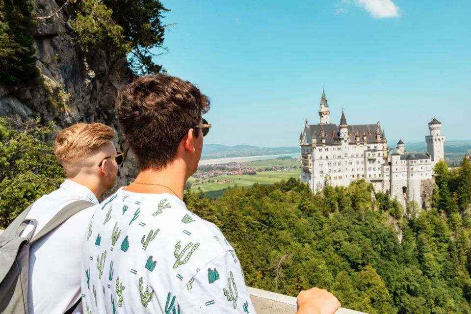 Neuschwanstein and Linderhof: Skip the Line Premium Tour