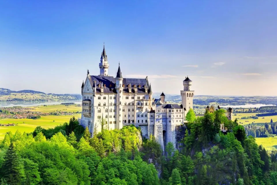 Neuschwanstein & Linderhof Royal Castle and Oberammergau Tour from Munich