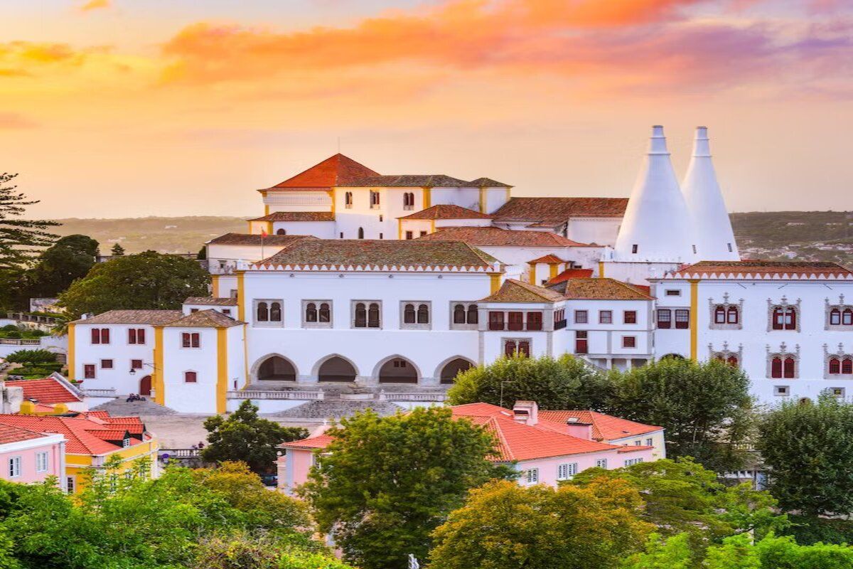 Gray Line: National Sintra Palace, Cascais & Estoril