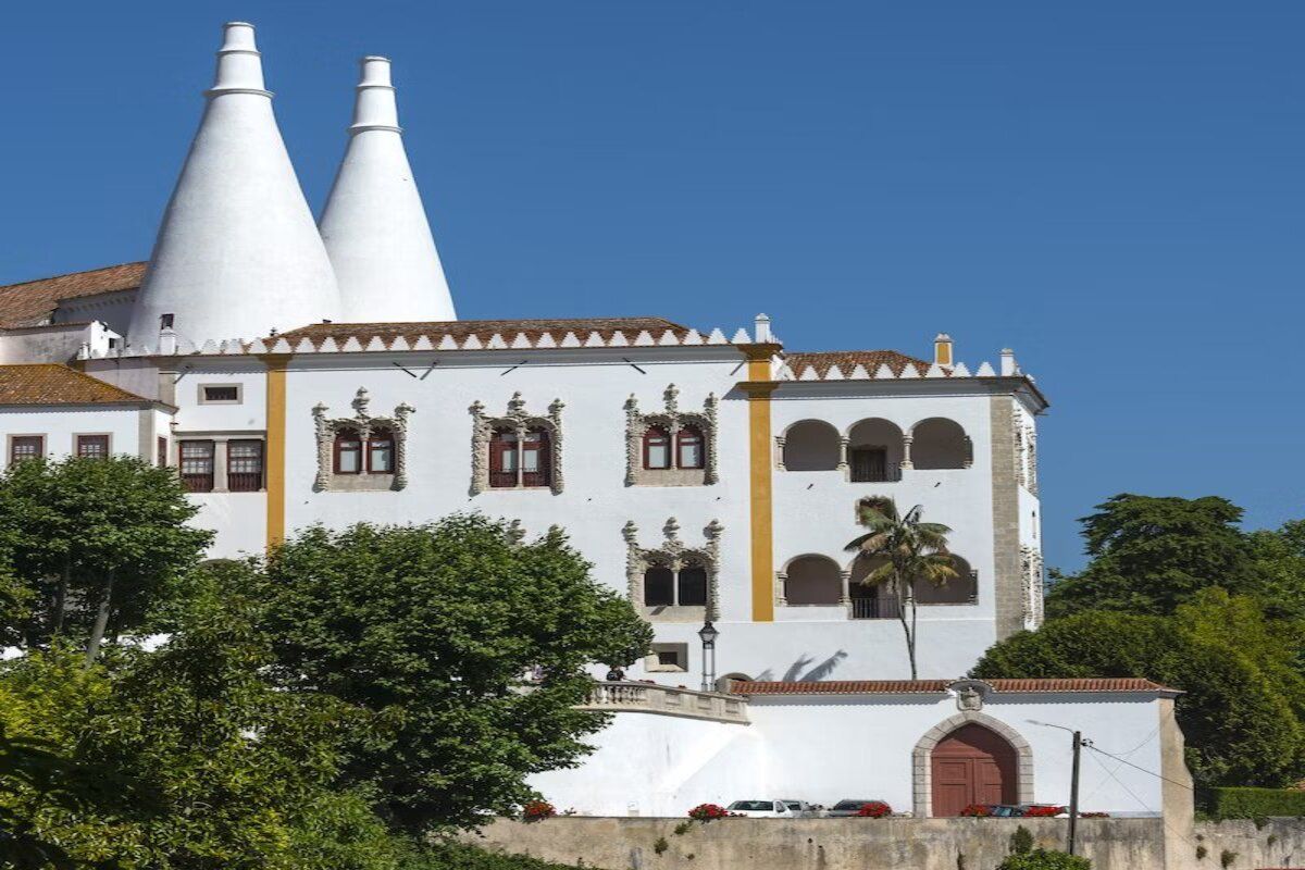 Gray Line: National Sintra Palace, Cascais & Estoril