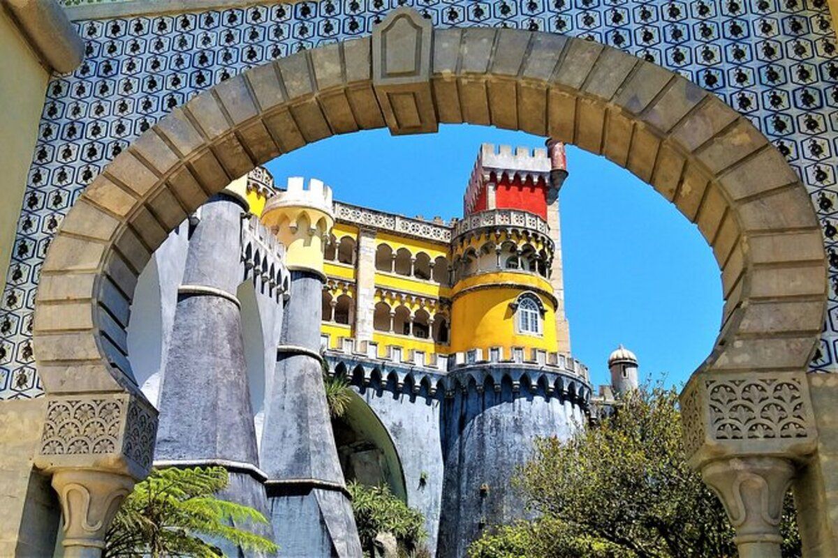 Gray Line: Sintra Deluxe - Pena Palace & Sintra, Cabo da Roca, Cascais & Estoril