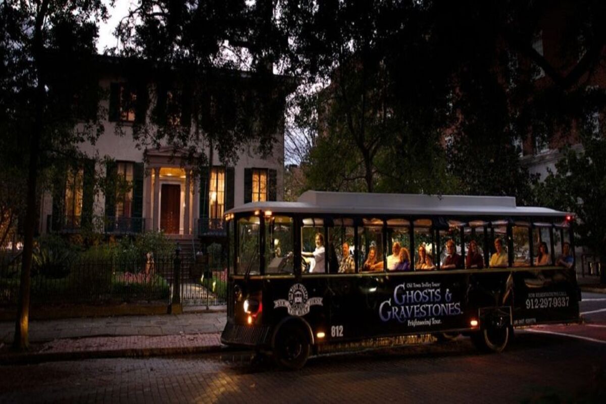 Ghosts & Gravestones Tour Savannah