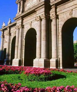 Madrid Walking Tour with Panoramic Bus Tour