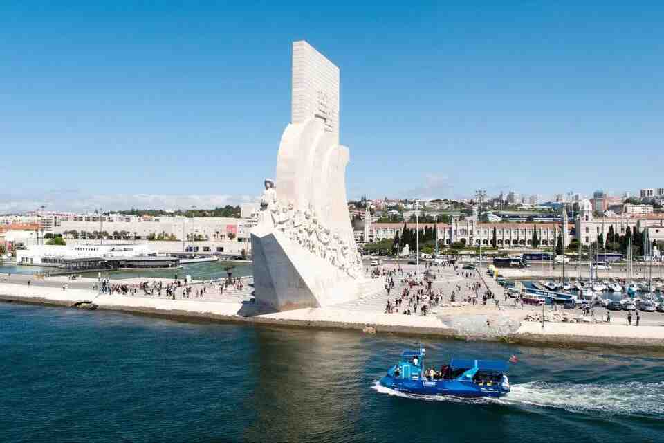 Gray Line: Lisbon Hop-On, Hop-Off Sightseeing Boat Tour