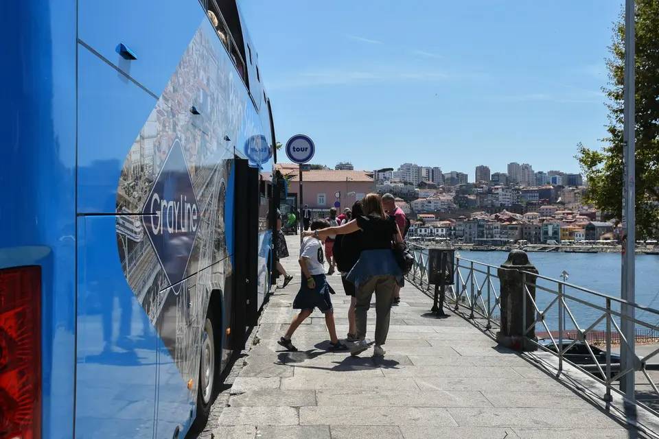 Gray Line: Porto Hop-On, Hop-Off Bus Tour & Wine Cellars