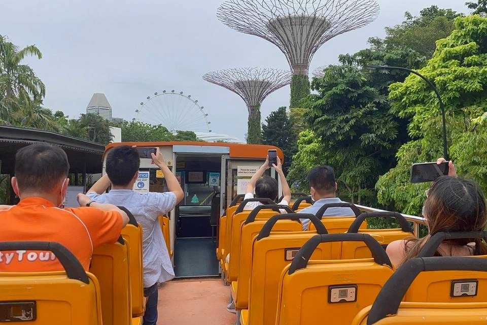 FunVee Singapore: Day Tour by Open-Top Bus