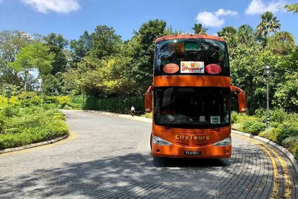 FunVee Singapore: Day Tour by Open-Top Bus