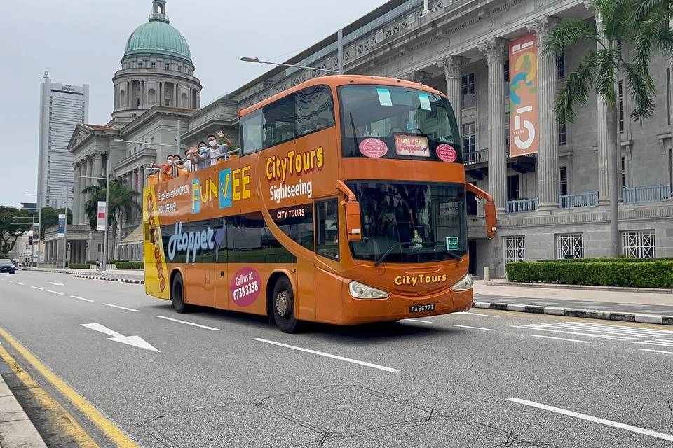 FunVee Singapore: Day Tour by Open-Top Bus