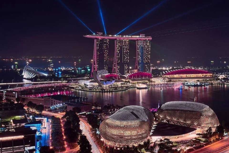 FunVee Singapore: Night Tour by Open-Top Bus