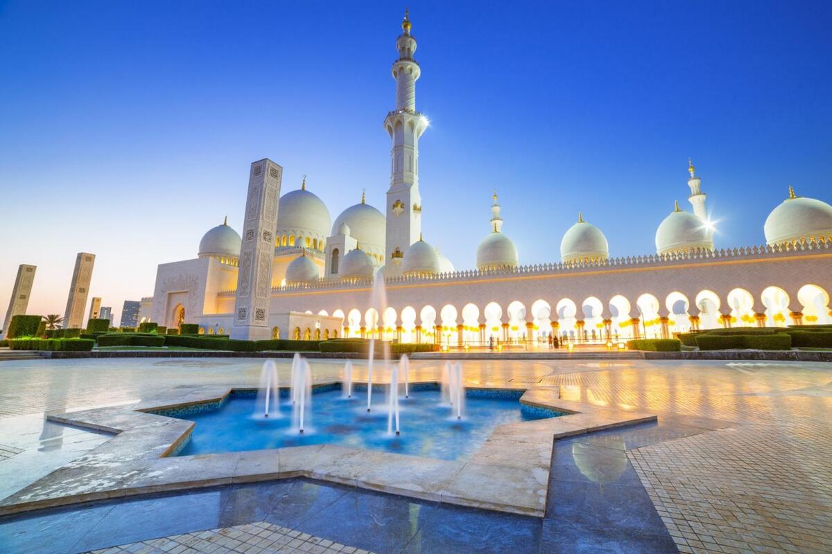 Abu Dhabi Mosque & Warner Bros. Tour from Dubai