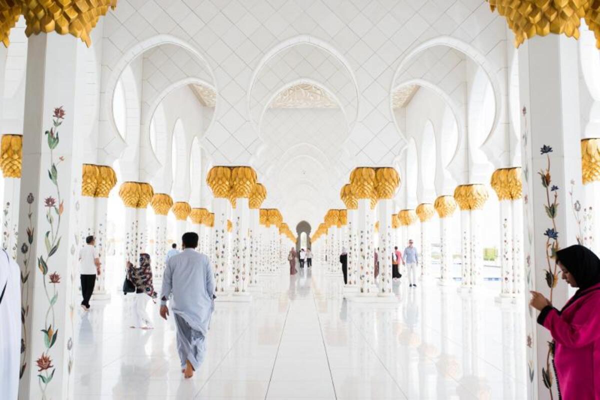 Abu Dhabi Mosque & Warner Bros. Tour from Dubai