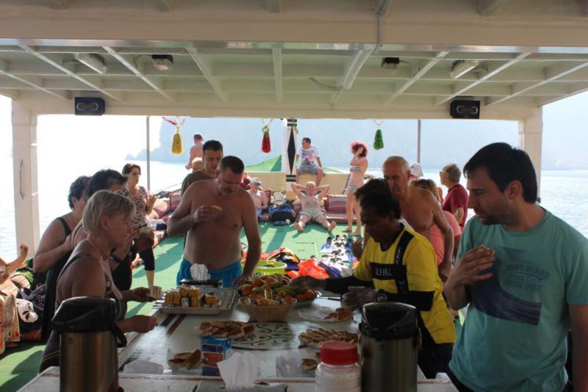 Musandam Sea Safari With Lunch from Dubai