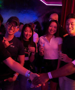 City Tours: Singapore FunVee Party Bus Pub Crawl
