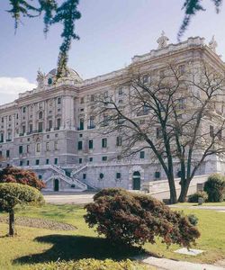 Royal Palace Guided Tour with Skip the Line Entrance