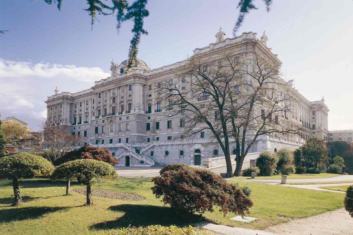 Skip the line Guided Tour Royal Palace
