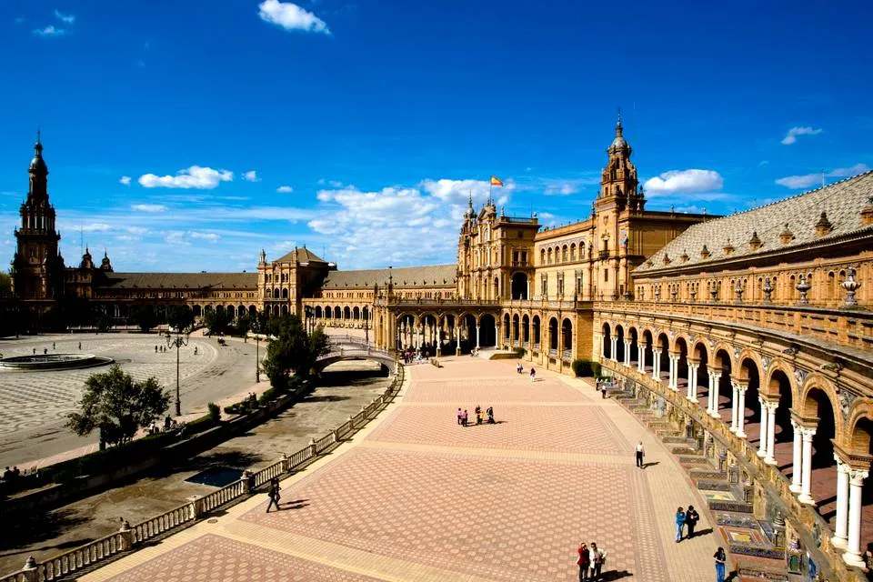 Seville Walking Tour with Guided Visit to Cathedral and Alcazar