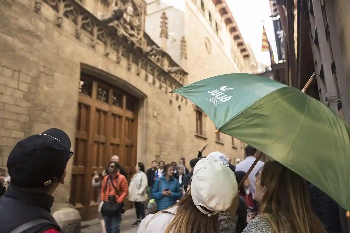 Barcelona City Highlights and Montserrat with Cog-Wheel Train