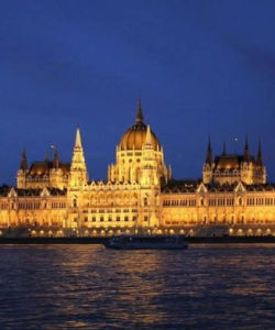 Silverline Cruises: Danube Cruise with 6-Course Dinner and Piano Battle Show
