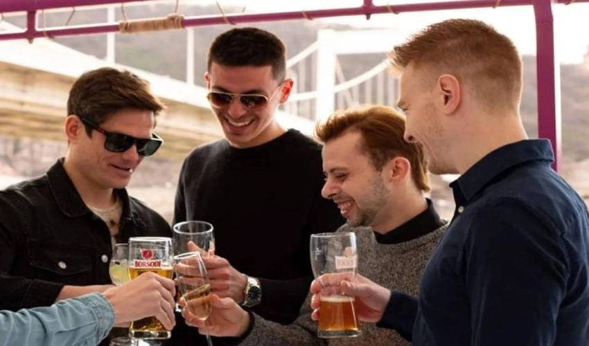 Budapest Sightseeing Booze Cruise 
