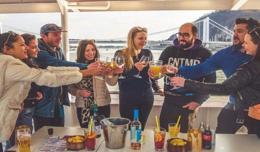 Budapest Sightseeing Booze Cruise 