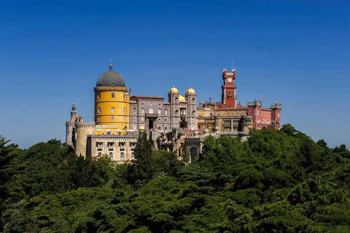 Sintra Cascais Estoril Tour with Pena Palace