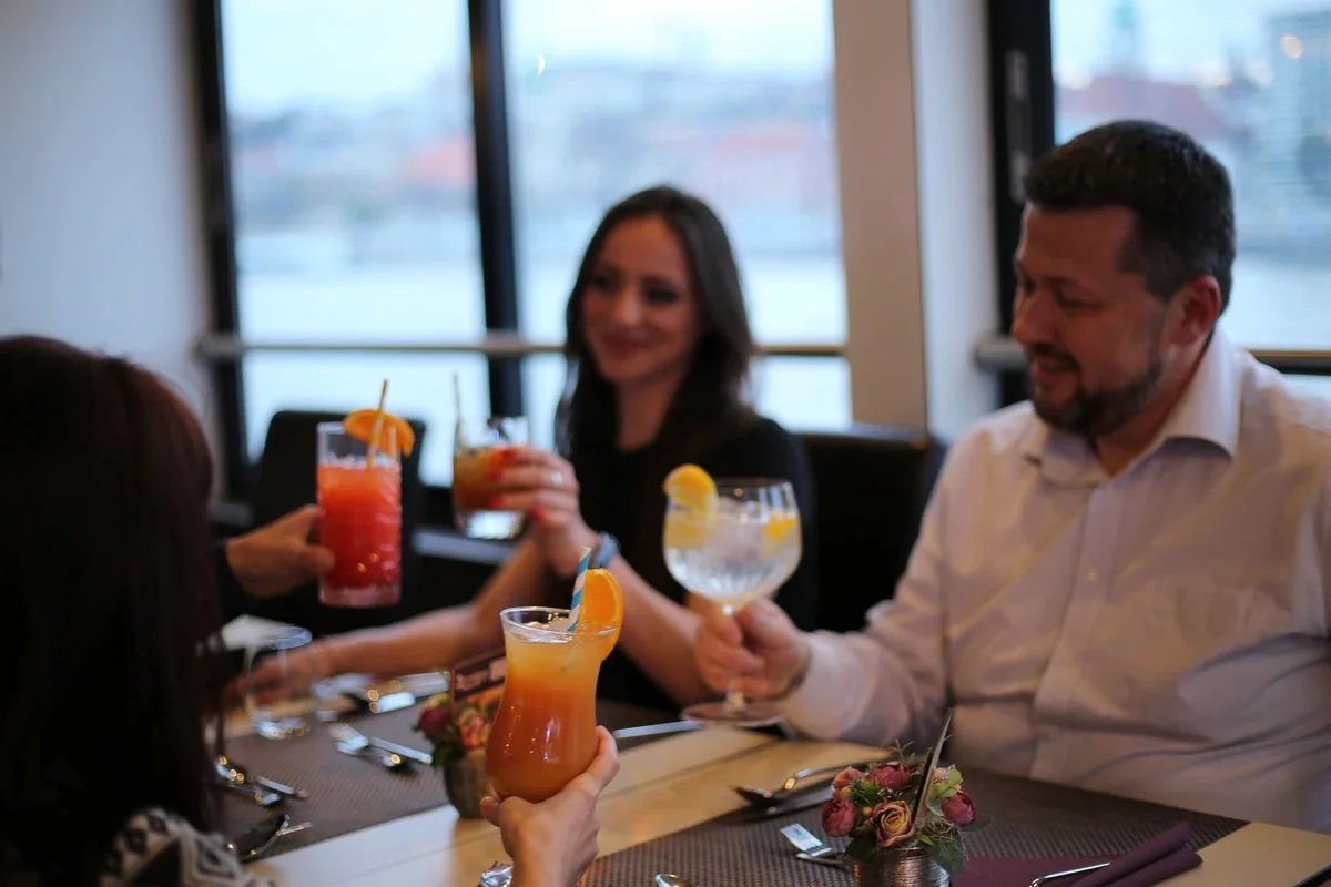 Silverline Cruises: Cocktail and Hungarian Folklore Cruise