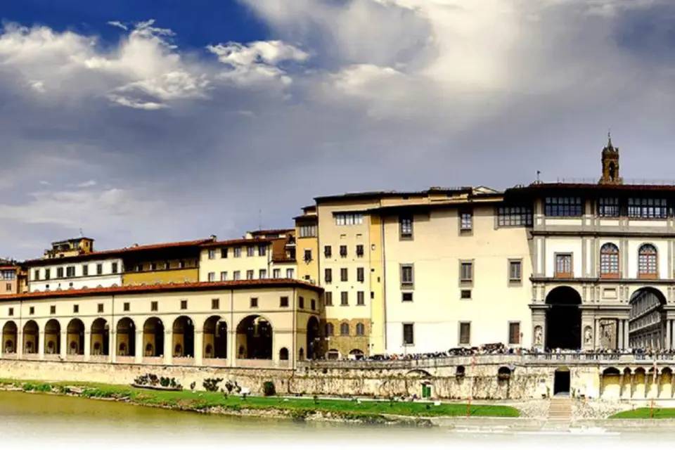 The Medicis Walking Tour