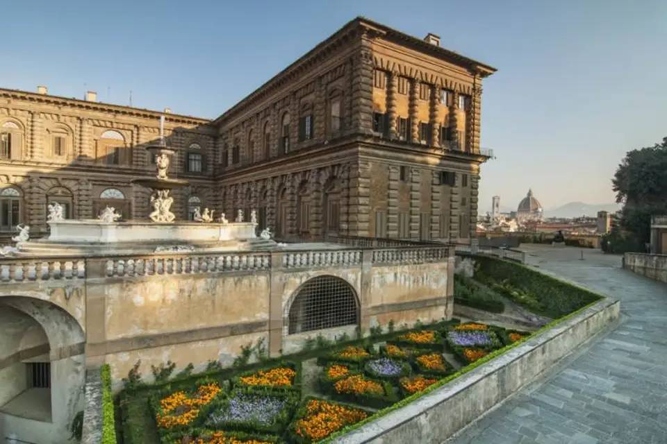 The Medicis Walking Tour