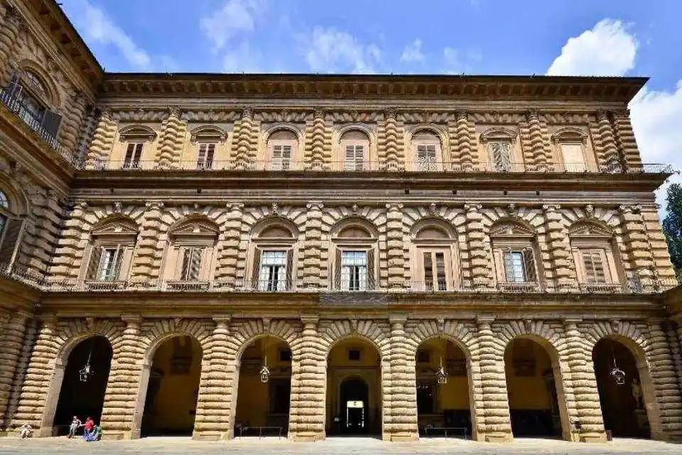 The Medicis Walking Tour