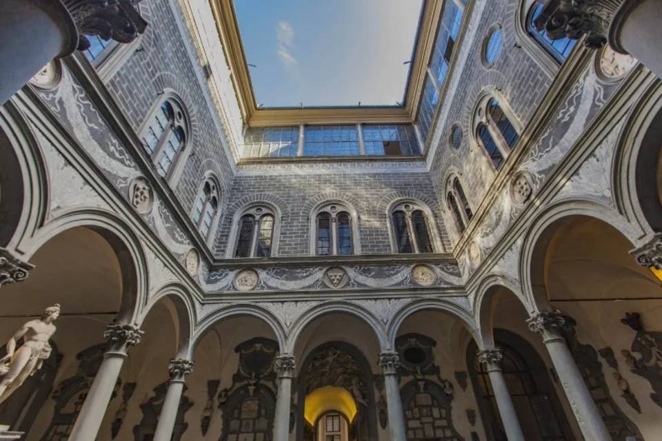 The Medicis Walking Tour