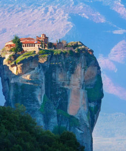 Meteora Full Day Tour by Train with Pickup from Athens