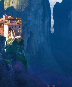 Meteora Full Day Tour by Train with Pickup from Athens