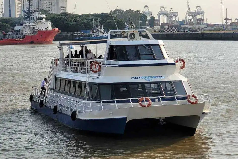 Buenos Aires by boat: Hop on hop off 48h & Navigation