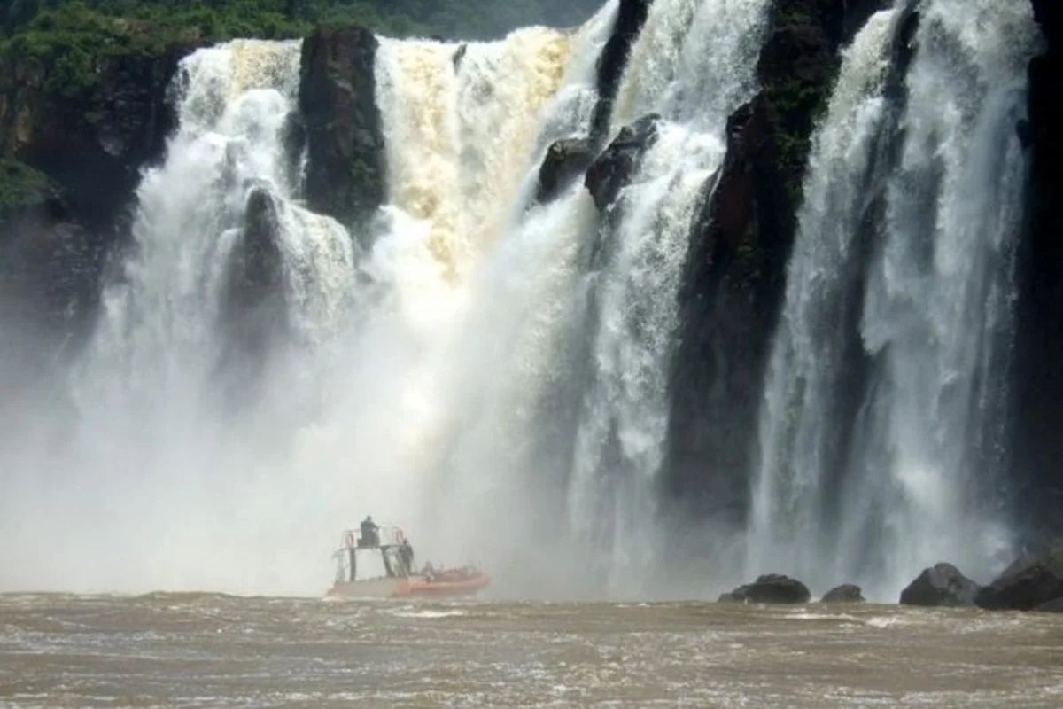Iguazu Falls: 4x4 in the Jungle, Boat Ride & Argentinian Falls