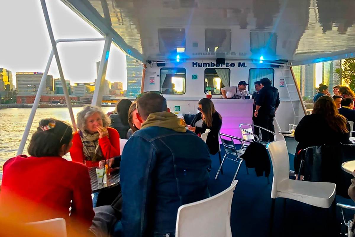 Sunset of Buenos Aires : Navigation and Open Bar