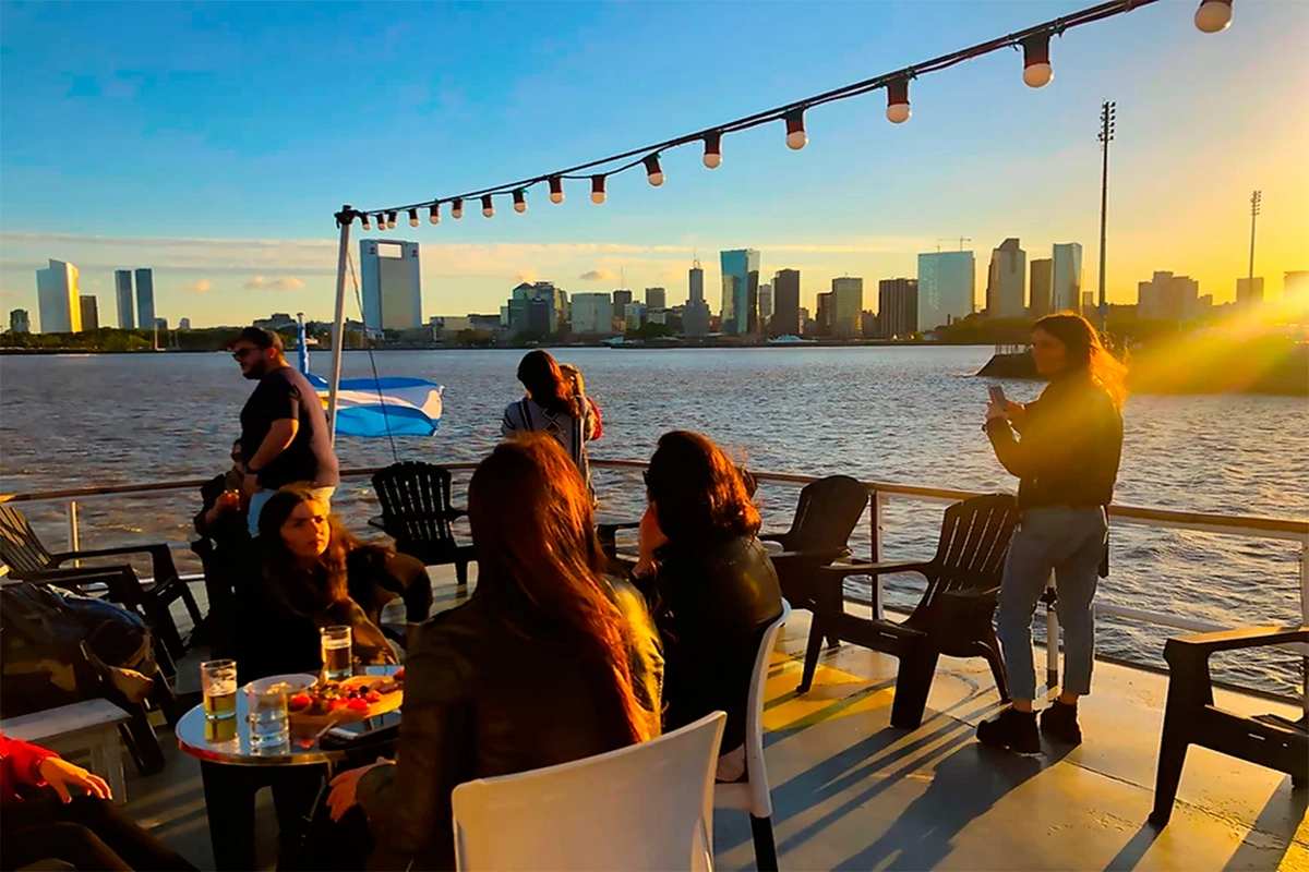 Sunset of Buenos Aires : Navigation and Open Bar